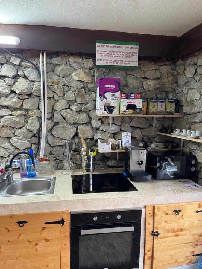 Caravans Park & Glamping Tents In The Vineyard Villa Turda Buitenkant foto