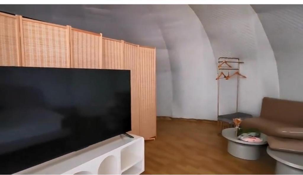 Caravans Park & Glamping Tents In The Vineyard Villa Turda Buitenkant foto